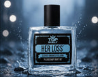 Perfume con feromonas Fastrok Herloss en frasco de cristal cuadrado con etiqueta azul sobre fondo oscuro con agua